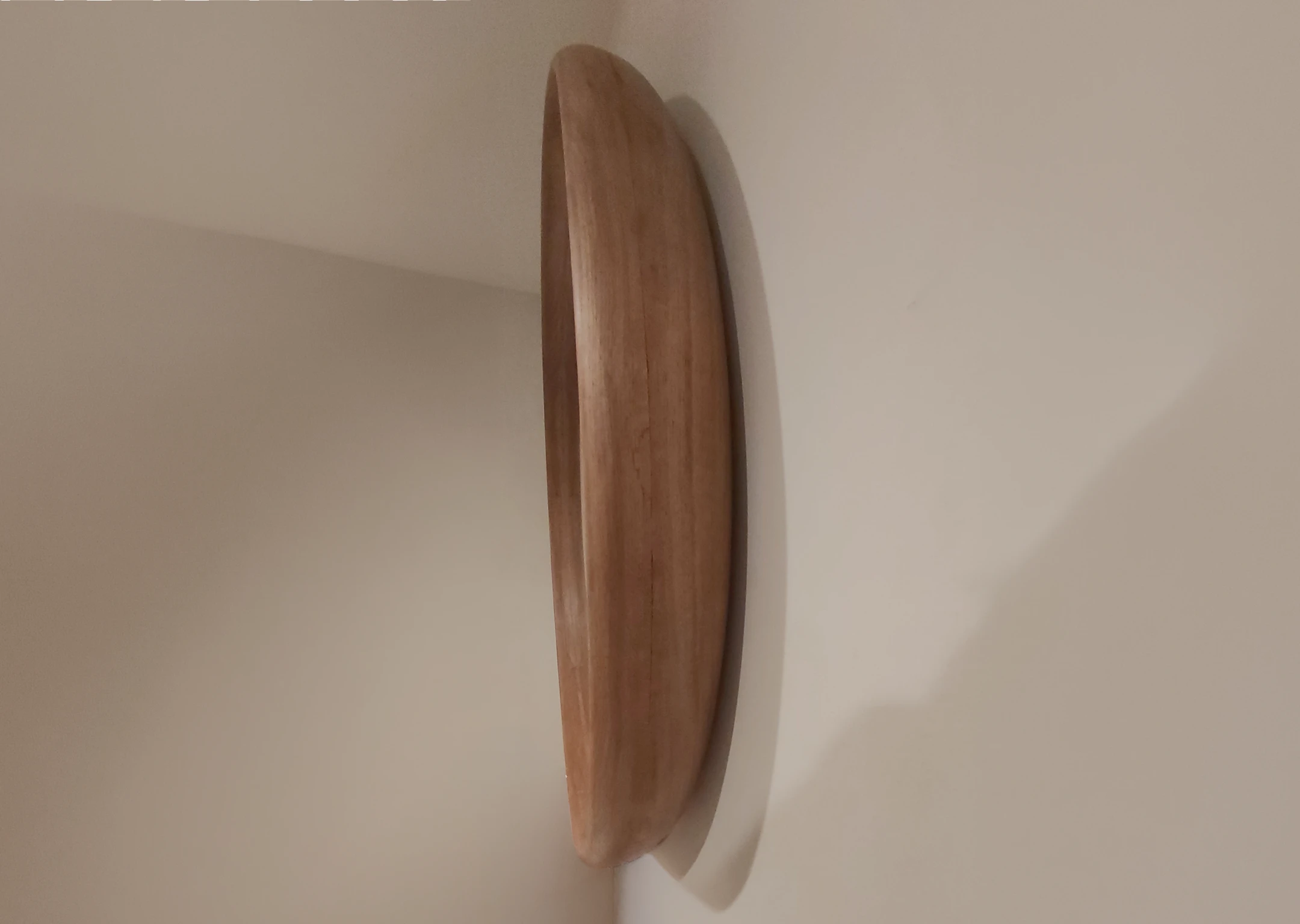 Perfil circular artesanal de 90 mm em carvalho maciço com acabamento em concha