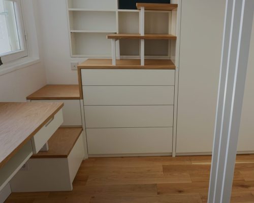 Escada para cama mezzanine com degraus em carvalho e gavetas de arrumação